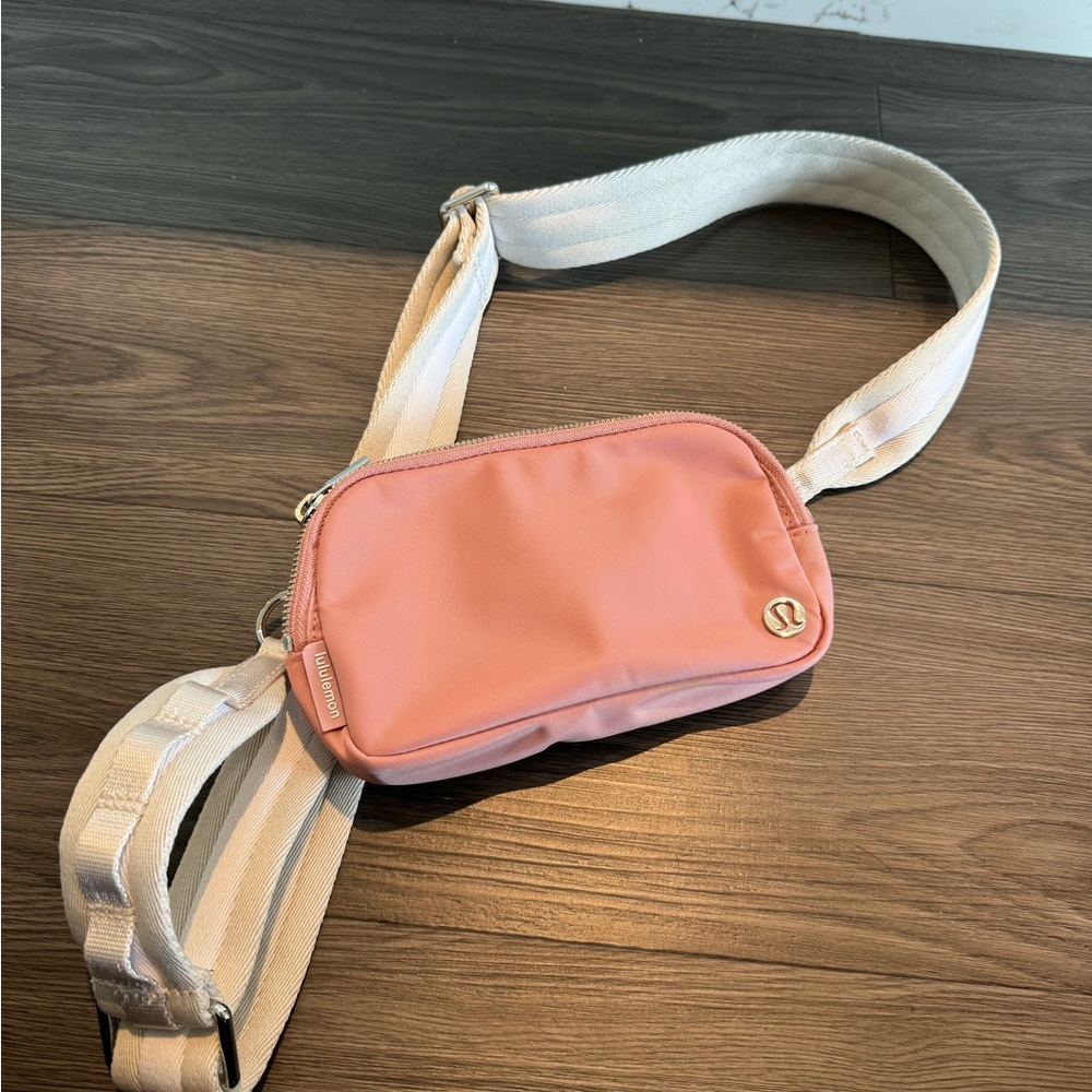 Lululemon brier rose wear everywhere belt bag! Sold Out colour! Rare!